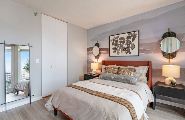 Building Photo - 230 E Ontario St