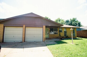 Building Photo - 2407 N Park Dr