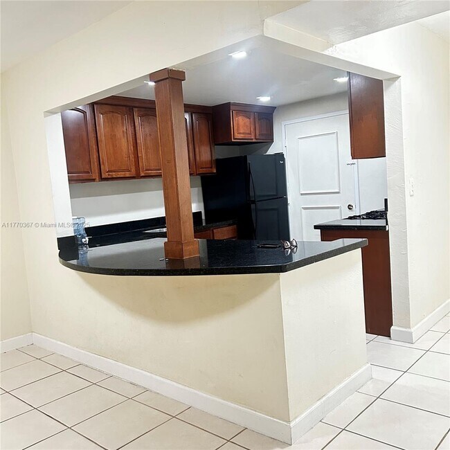 Foto del edificio - 2175 NE 170th St
