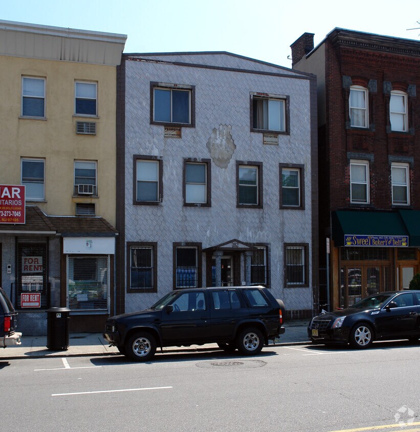 Primary Photo - 382 Market St