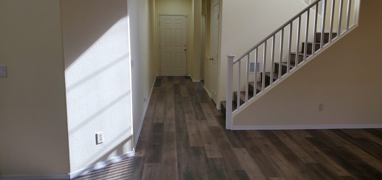 Entry way - 3942 S Crosscreek Dr