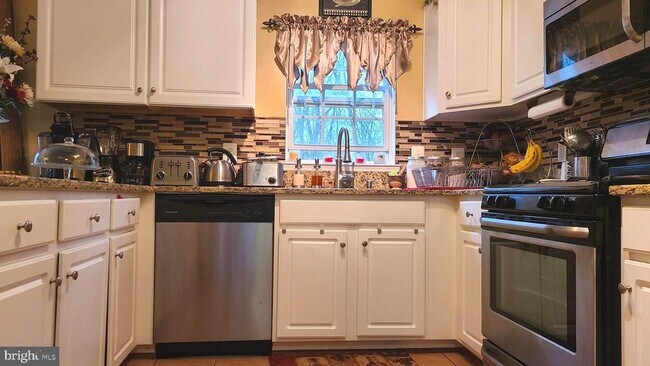 Building Photo - 19437 Rayfield Dr