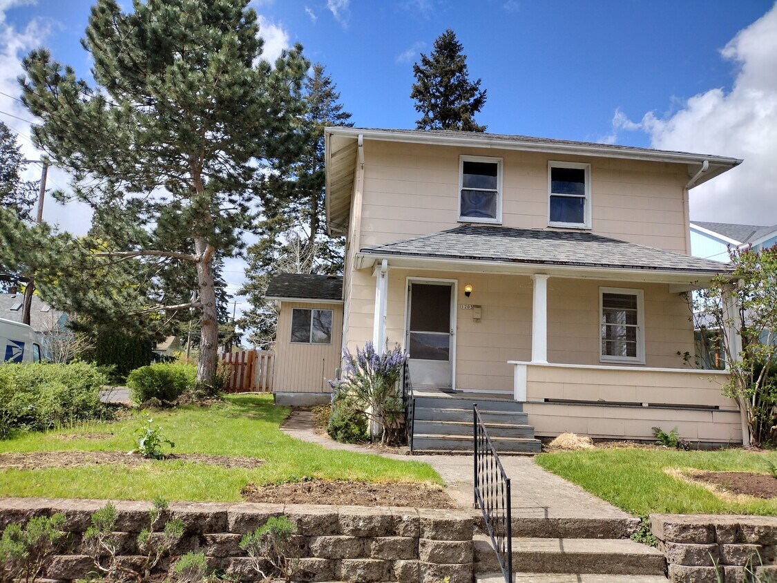 Foto principal - 1203 NE 75th Ave
