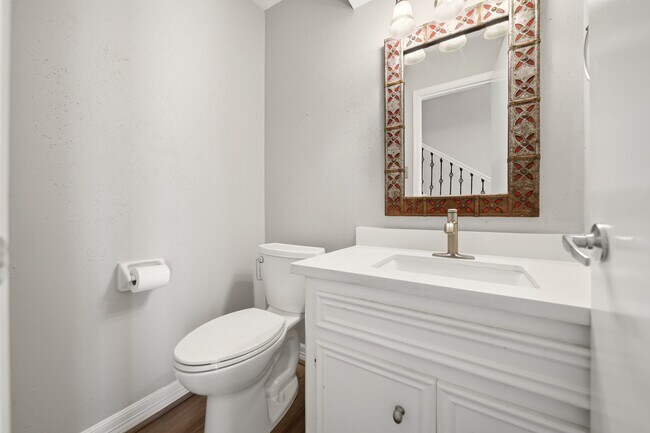 Foto del edificio - 3002 Hampton Dr