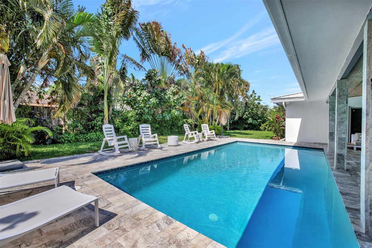 Foto principal - 2725 NE 35th Ct