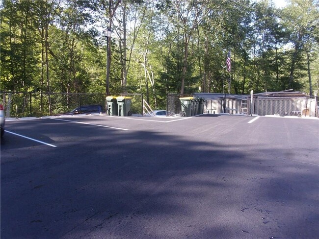 Foto del edificio - 100 Ridge Rd