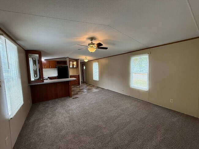 Foto del edificio - 3 bedroom, 2 bath Mobile Home