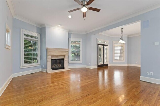 Building Photo - 1936 Saxon Valley Cir NE