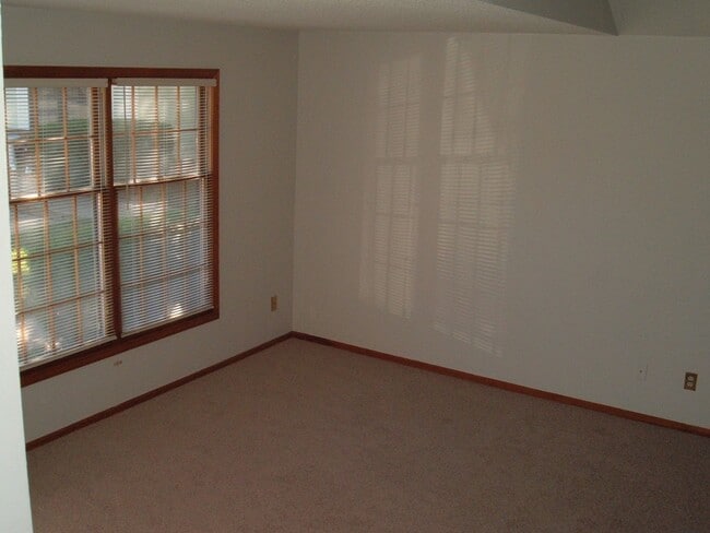 Building Photo - 2215 Breckenridge Dr