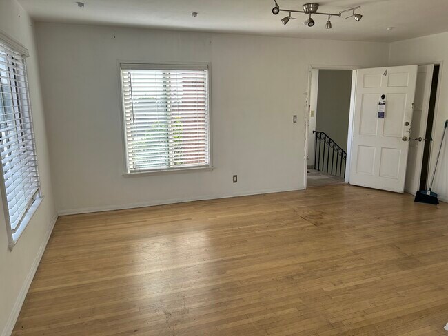 Building Photo - 4504 W 61st St