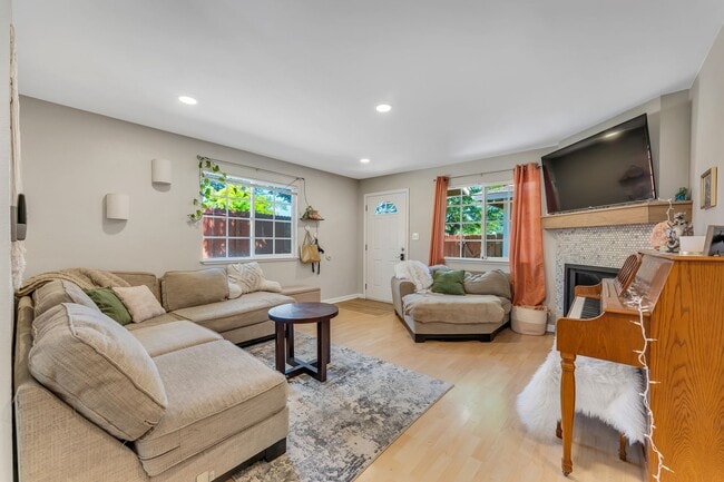 Building Photo - BIG VALUE small price!