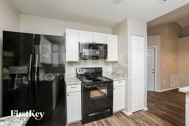 Building Photo - 3278 Croton Ave