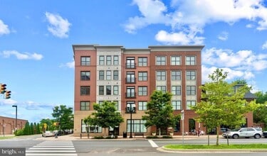 Building Photo - 1107 S Walter Reed Dr