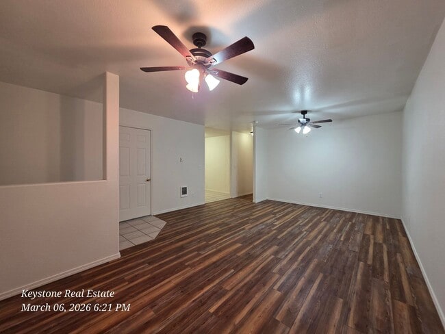 Building Photo - 15454