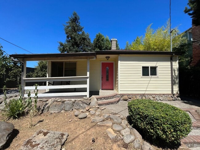 Building Photo - 2Bd/2ba House in N. Portland-Piedmont! Cov...