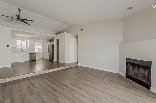 Building Photo - Beautifully remodeled 2bed/2ba Townhome - Ask about our Move-in Specials