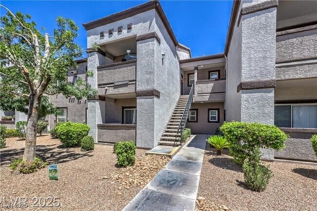 Foto del edificio - 7255 W Sunset Rd