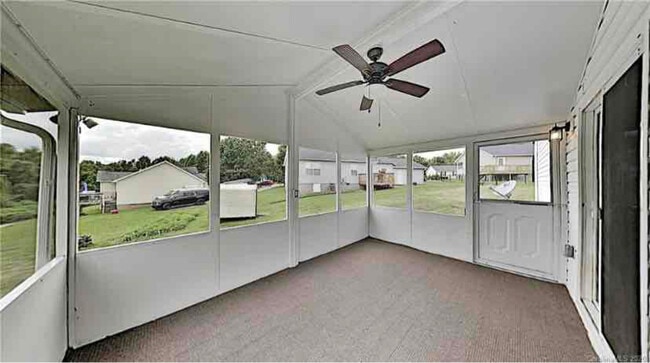 Building Photo - 2300 Terra Dr