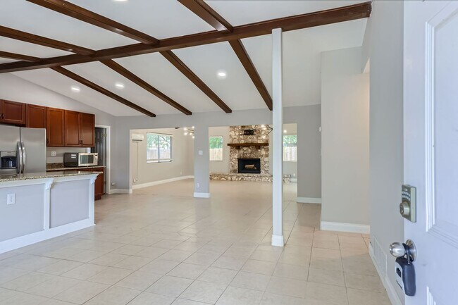 Foto del edificio - Ready for Move In! $250 off of the first full month's rent!
