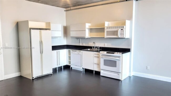 Foto del edificio - 690 SW 1st Ct
