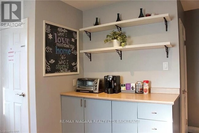 Building Photo - 6100 Dixon St