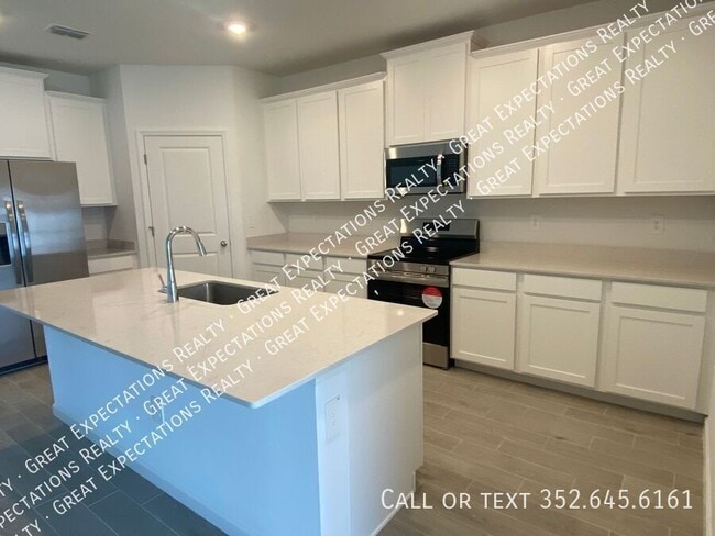 Building Photo - 6615 SW 89th Ln