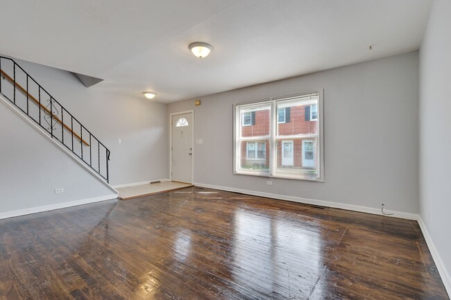 Foto del edificio - 843 McHenry Rd