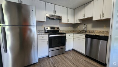 Building Photo - 10 Westwind Rd