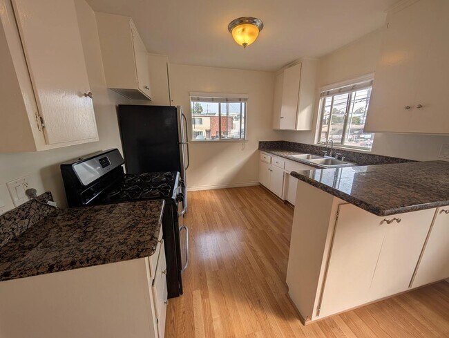 Building Photo - 3408 Mentone Ave