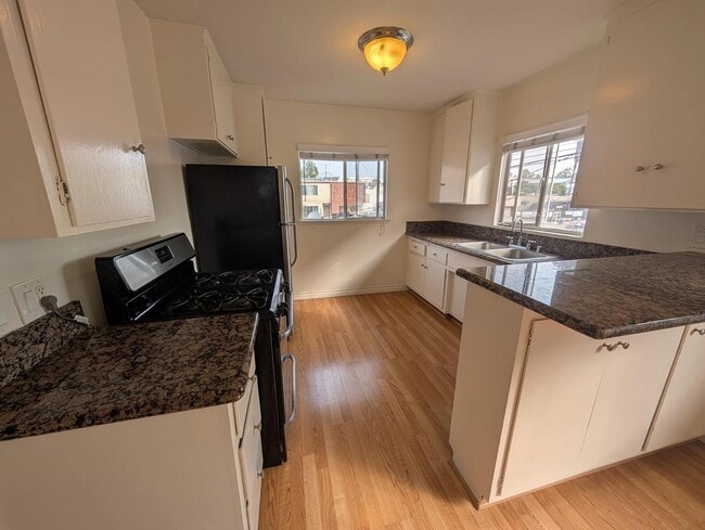 Building Photo - 3408 Mentone Ave