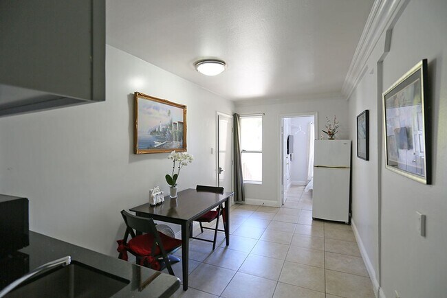 Building Photo - Ground floor 1BR/1BA in the Inner Richmond...