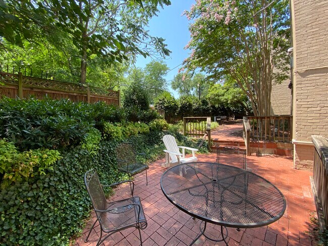 Foto del edificio - 1367 K St SE