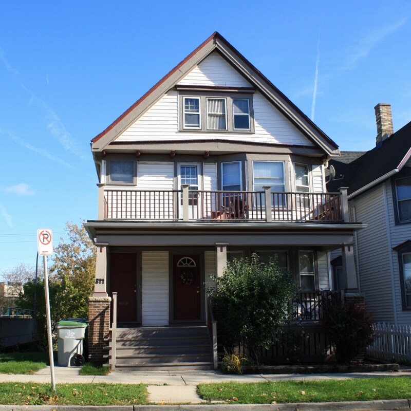 844 N 23rd St Unit Upper, Milwaukee, WI 53233 Room for Rent in Milwaukee, WI