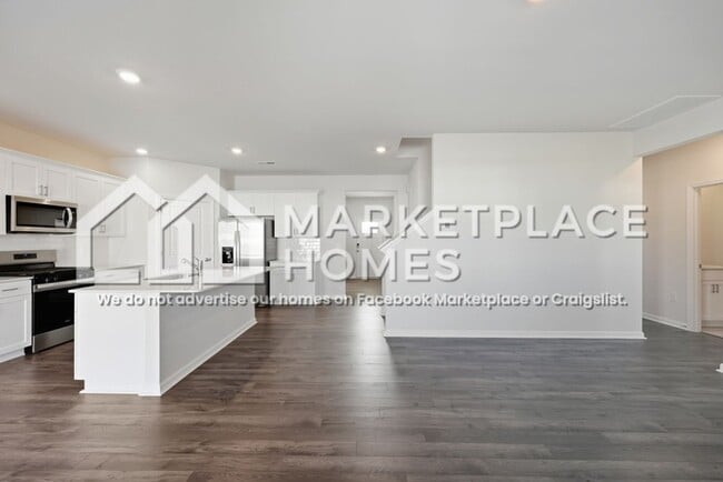 Building Photo - 1200 Pavo Path