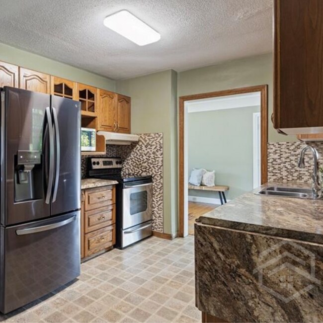 Photo du bâtiment - 3 Bedroom Bungalow on the edge of Otterville!!