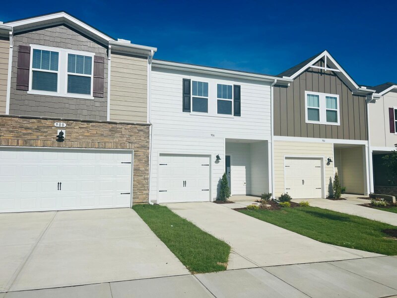 Primary Photo - 906 Field Ivy Dr