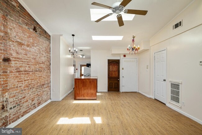 Building Photo - 1333 Pine St