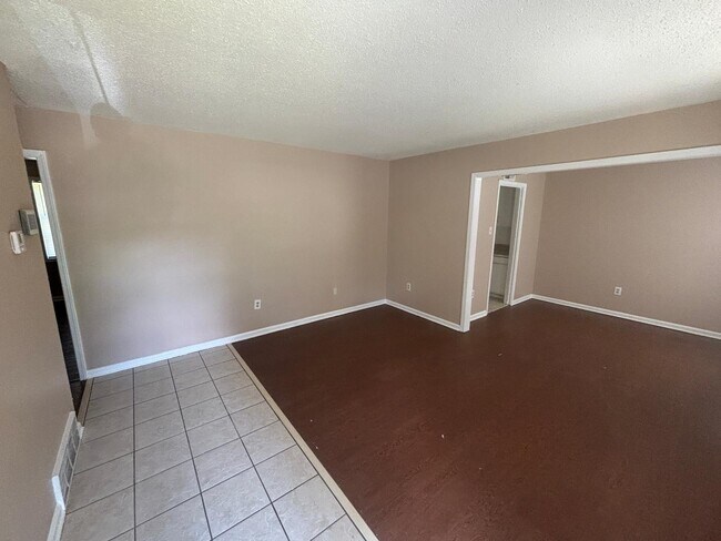 Building Photo - 5083 Applewood Dr