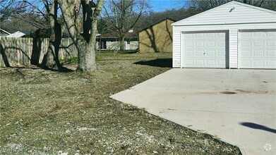 Building Photo - 223 Maplelawn Dr