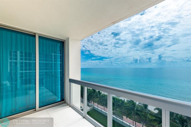 Foto principal - 6899 Collins Ave