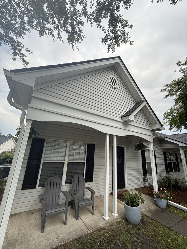 Building Photo - 7361 Suncatcher Dr