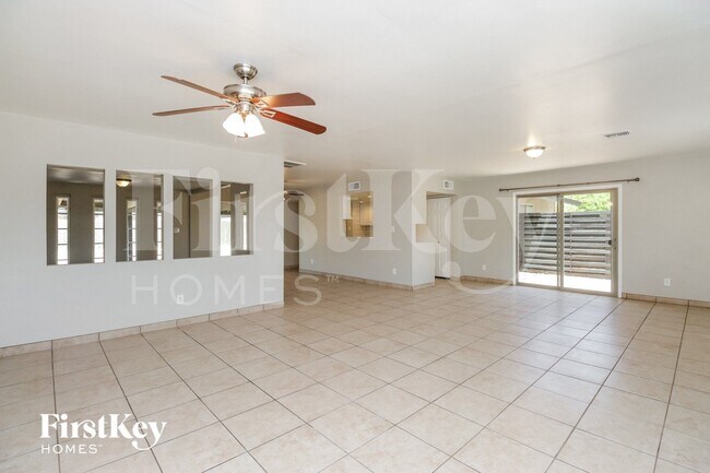 Foto del edificio - 14623 N 32nd Pl