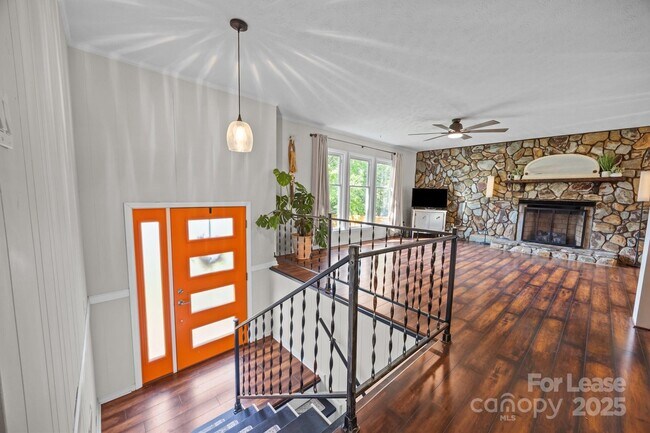 Foto del edificio - 917 W Chapel Rd