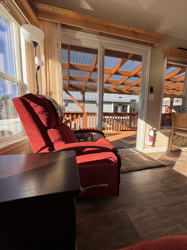 Bright and cheery living! - 11 Pond Ln