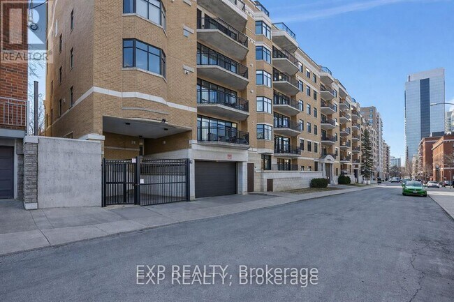 Building Photo - 260 Besserer St