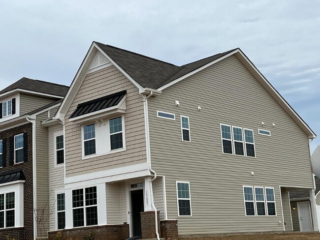 Foto del edificio - 15623 Country House St