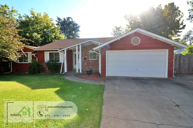 Building Photo - 2202 Canal Dr