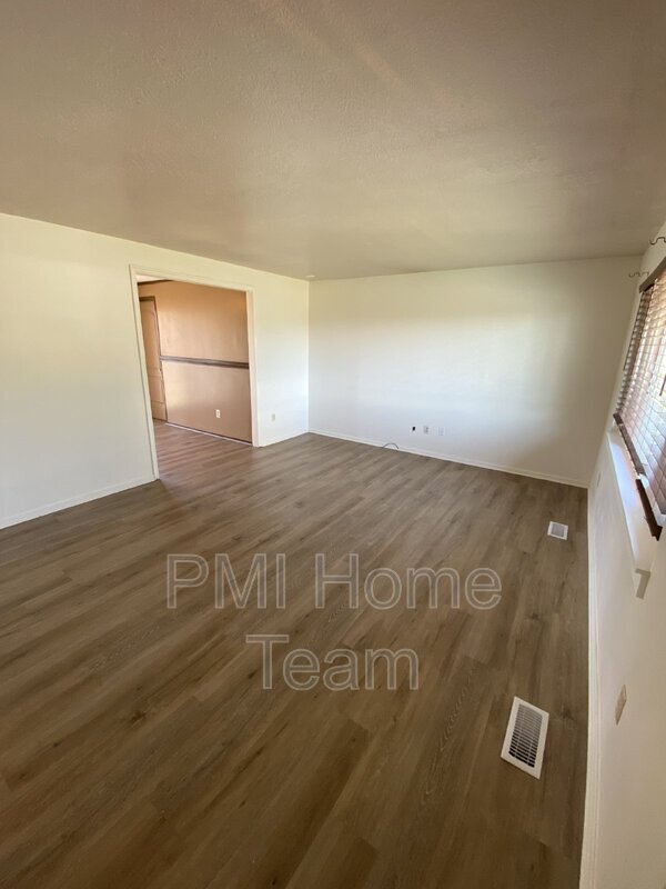 Foto del edificio - 647 W 725 N