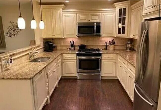 Foto del edificio - 64 Holly Dr