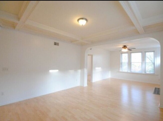 Living Room - 5617 S Kingshighway Blvd